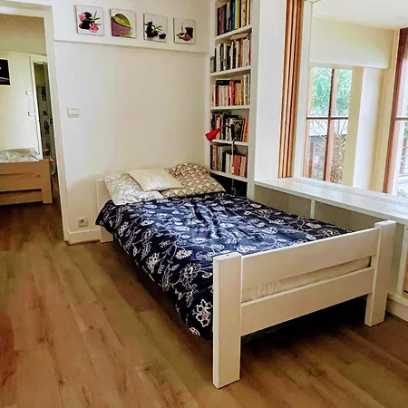 Appartement Loft With View On A Quiet Garden, Parisian Charm Parijs